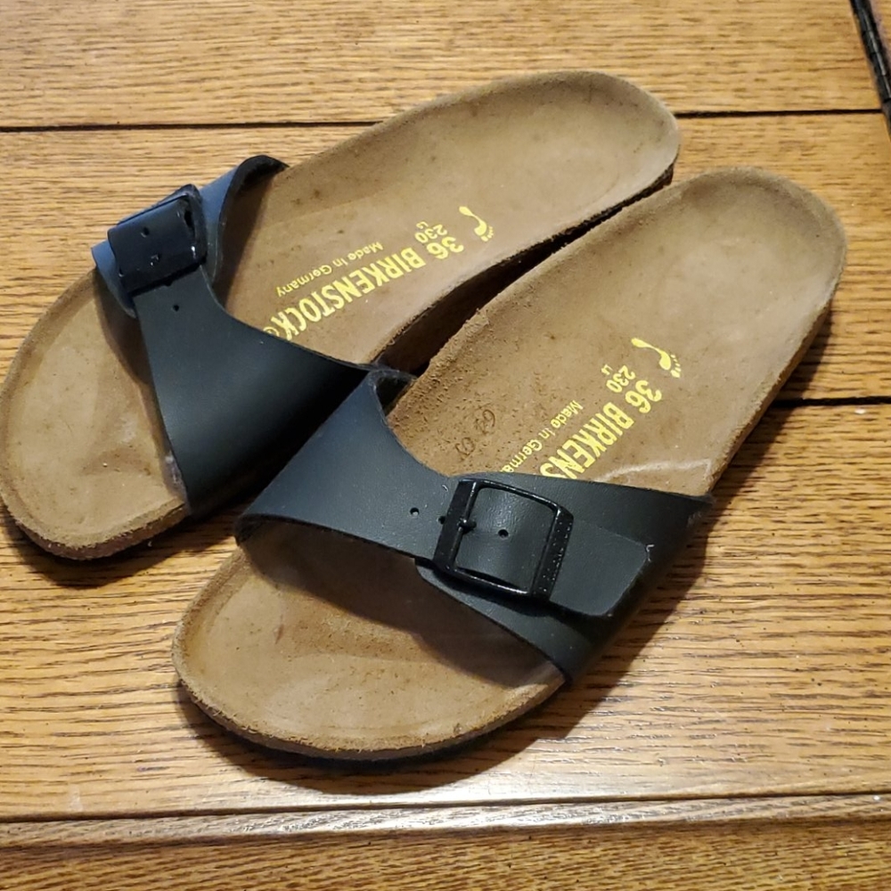 BIRKENSTOCK SLIDES